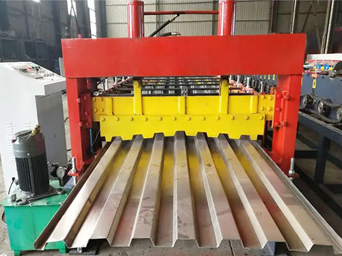 山东大型厢板成型机