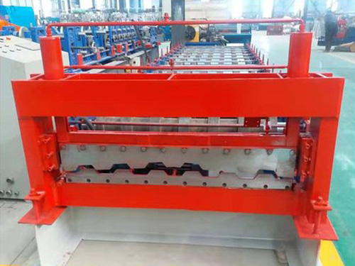 山东汽车厢板成型机