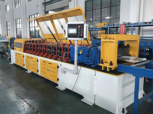 山东车库门成型机